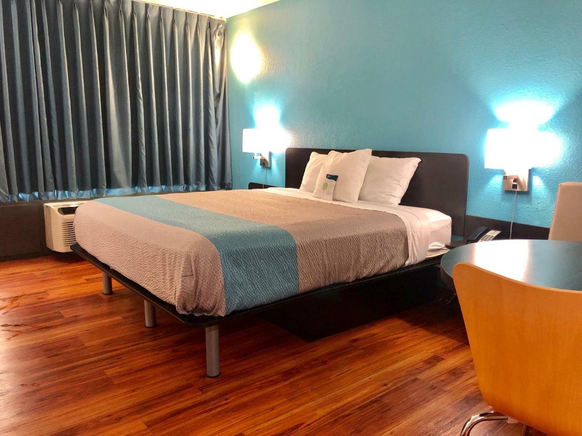 Hotel 6-nashville, Tn - Airport Nashville