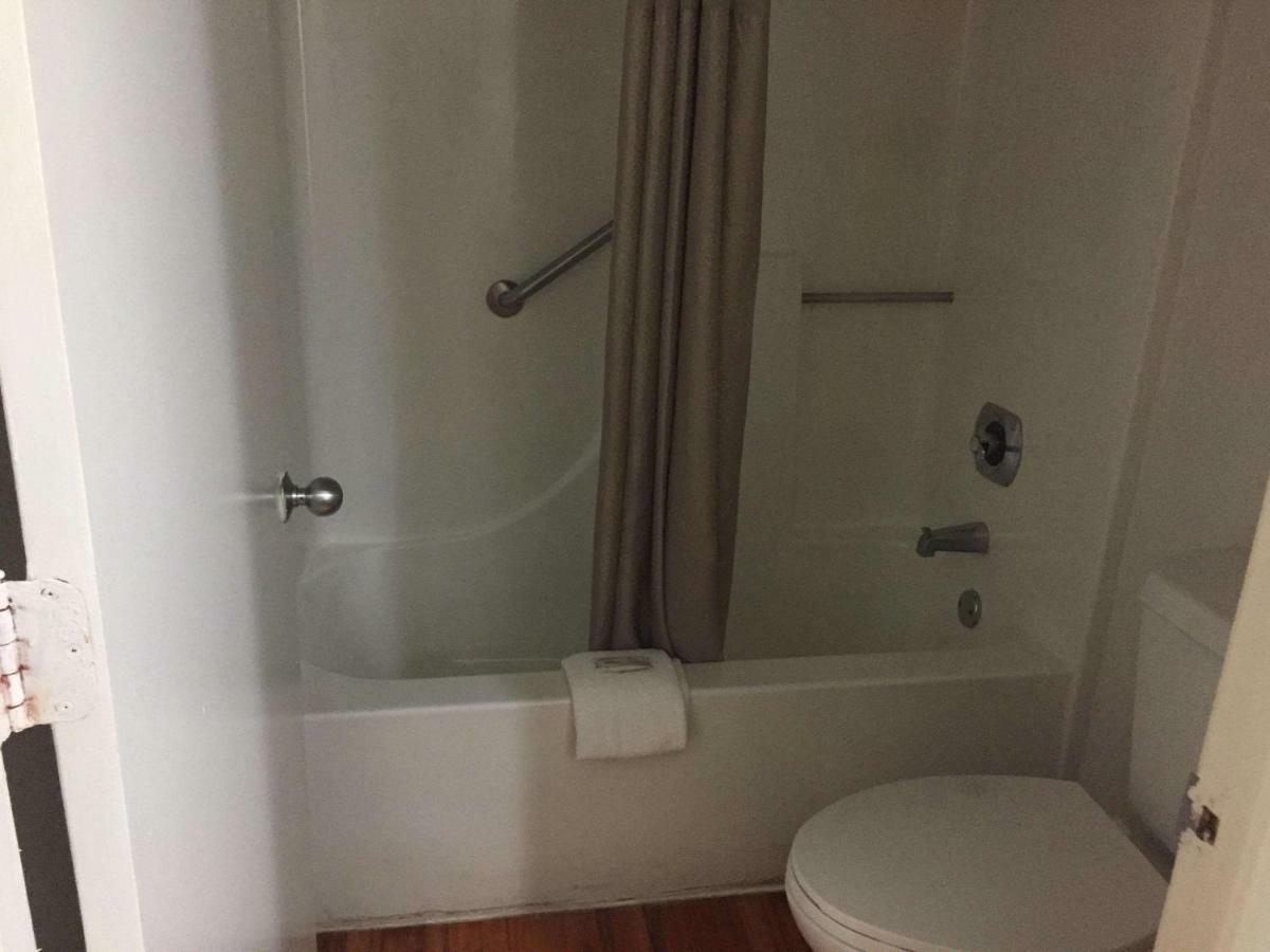 Hotel 6-nashville, Tn - Airport 2*